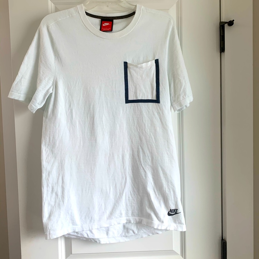 Nike untucked shirt with pocket